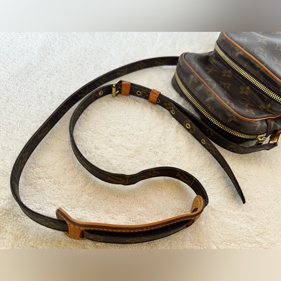 LOUIS VUITTON Amazone Monogram Crossbody Shoulder Bag - Picture 12 of 15